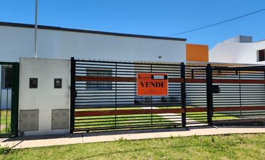 Casa en  Gobernador Parera y Facundo Arce