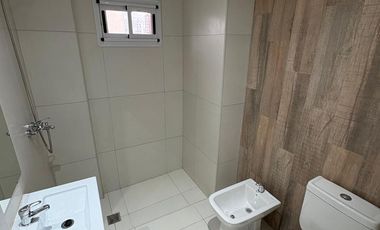 VENTA DEPARTAMENTO 2 AMBIENTES CON PATIO LANUS ESTE