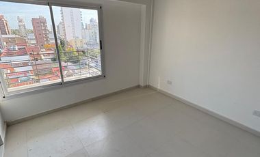 VENTA DEPARTAMENTO 2 AMBIENTES CON PATIO LANUS ESTE