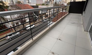 VENTA DEPARTAMENTO 2 AMBIENTES CON PATIO LANUS ESTE