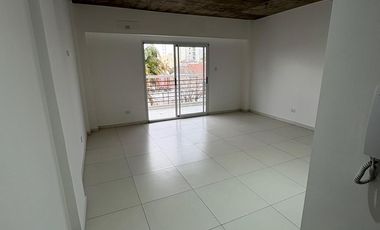 VENTA DEPARTAMENTO 2 AMBIENTES CON PATIO LANUS ESTE