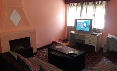 CasaPres. Eduardo Lonardi Nº 65 entre Avenida Gobernador Monteverde y Juan Larrea. ????Florencio Varela. Barrio Villa Aurora.