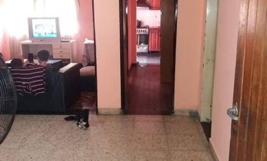 CasaPres. Eduardo Lonardi Nº 65 entre Avenida Gobernador Monteverde y Juan Larrea. ????Florencio Varela. Barrio Villa Aurora.