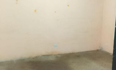 CasaPres. Eduardo Lonardi Nº 65 entre Avenida Gobernador Monteverde y Juan Larrea. ????Florencio Varela. Barrio Villa Aurora.