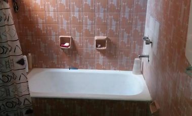 CasaPres. Eduardo Lonardi Nº 65 entre Avenida Gobernador Monteverde y Juan Larrea. ????Florencio Varela. Barrio Villa Aurora.