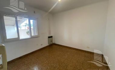 PH de 2 Plantas con Patio en Venta / San Fernando