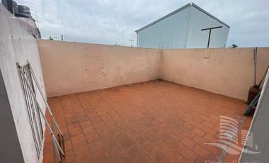 PH de 2 Plantas con Patio en Venta / San Fernando