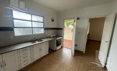 PH de 2 Plantas con Patio en Venta / San Fernando