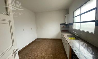 PH de 2 Plantas con Patio en Venta / San Fernando