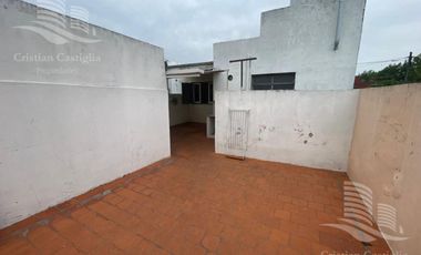 PH de 2 Plantas con Patio en Venta / San Fernando