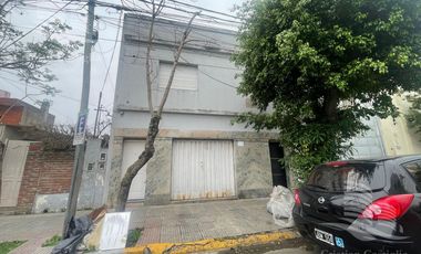 PH de 2 Plantas con Patio en Venta / San Fernando