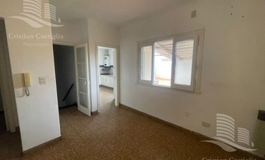 PH de 2 Plantas con Patio en Venta / San Fernando