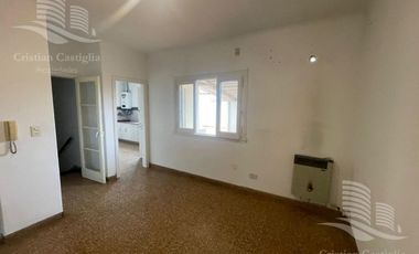 PH de 2 Plantas con Patio en Venta / San Fernando