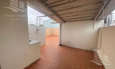 PH de 2 Plantas con Patio en Venta / San Fernando