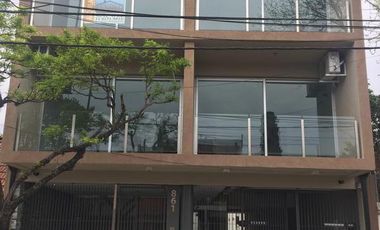 Gran oportunidad! Monoambiente dividido en edificio de categoria