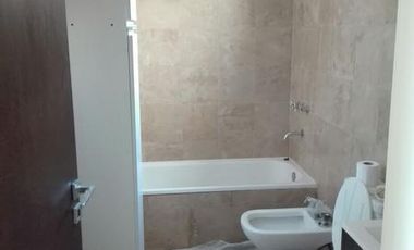 Gran oportunidad! Monoambiente dividido en edificio de categoria