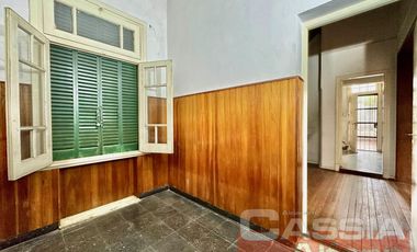 CHALET 6 AMBIENTES APTO PROFESIONAL BANFIELD RESIDENCIAL, CON COCHERA, JARDIN, TERRAZA