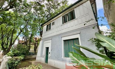 CHALET 6 AMBIENTES APTO PROFESIONAL BANFIELD RESIDENCIAL, CON COCHERA, JARDIN, TERRAZA