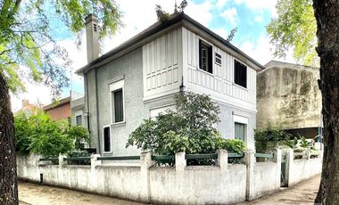 CHALET 6 AMBIENTES APTO PROFESIONAL BANFIELD RESIDENCIAL, CON COCHERA, JARDIN, TERRAZA