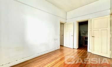 CHALET 6 AMBIENTES APTO PROFESIONAL BANFIELD RESIDENCIAL, CON COCHERA, JARDIN, TERRAZA