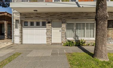 CASA EN PH 3 DORMITORIOS JARDÍN BARRIO PARQUE BERNAL EN VENTA