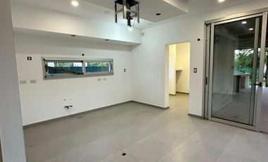 Casa en venta - 4 Dormitorios 3 Baños - Cochera - 830Mts2 - Ramallo
