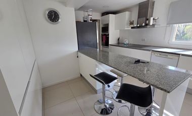 VENTA DEPARTAMENTO semipiso de 3 dormitorios,  en Barrio Gamma, Neuquén Capital