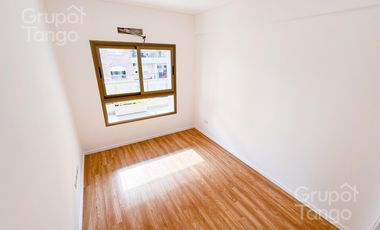 Venta tres Ambientes Balcon frente Cochera Toilette Villa Luro A ESTRENAR