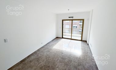 Venta tres Ambientes Balcon frente Cochera Toilette Villa Luro A ESTRENAR