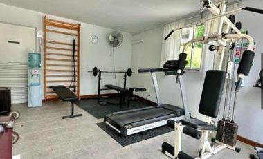 Departamento de 3 amb, en Jardines de San Isidro, cochera cubierta.