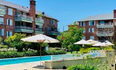 Departamento de 3 amb, en Jardines de San Isidro, cochera cubierta.