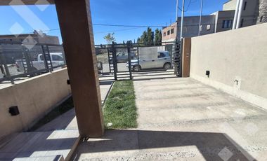 En Venta, PH de 2 Dormitorios, Barrio Rio Limay, Plottier