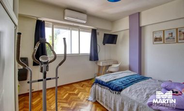 Departamento en alquiler en Olivos 2 ambientes con cochera doble descubierta.