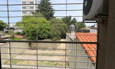 Departamento 2 ambientes en venta en Quilmes con cochera