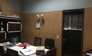 Ricardo Gutierrez al 1300. CASA 3 AMB. EN ESQUINA CON COCHERA DOBLE Y LOCAL COMERCIAL CON RENTA!!!!