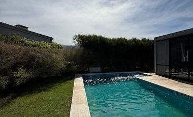 Casa 4 ambientes con pileta lote central en alquiler temporal - Hudson Park