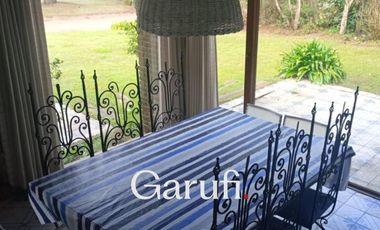 Casa en Alquiler Temporario en Pinamar Amplio parque arbolado con 5 ambientes