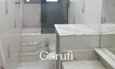 Casa en Alquiler Temporario en Pinamar Amplio parque arbolado con 5 ambientes