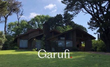 Casa en Alquiler Temporario en Pinamar Amplio parque arbolado con 5 ambientes