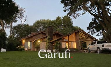 Casa en Alquiler Temporario en Pinamar Amplio parque arbolado con 5 ambientes