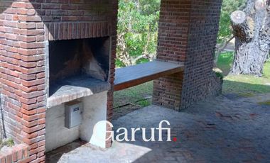 Casa en Alquiler Temporario en Pinamar Amplio parque arbolado con 5 ambientes