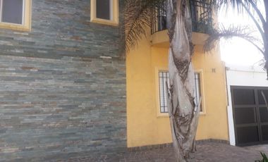 Ubicado en Bernardino Rivadavia N° 1141, calle Pedro José Agrelo y calle José Valentín Gómez.