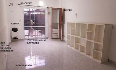 Ubicado en Bernardino Rivadavia N° 1141, calle Pedro José Agrelo y calle José Valentín Gómez.