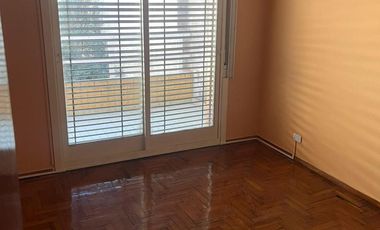 Casa en alquiler - 4 Dormitorios 2 Baños - Parque Avellaneda