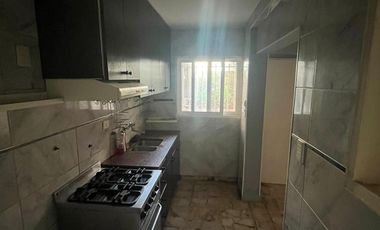 Casa en alquiler - 4 Dormitorios 2 Baños - Parque Avellaneda