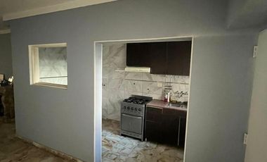 Casa en alquiler - 4 Dormitorios 2 Baños - Parque Avellaneda