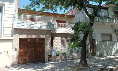 Casa en alquiler - 4 Dormitorios 2 Baños - Parque Avellaneda