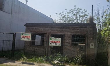 Av. San Martin  al 2700 Grad. Baigorria, terreno 409 m2 con 2 casas a terminar.