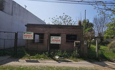 Av. San Martin  al 2700 Grad. Baigorria, terreno 409 m2 con 2 casas a terminar.