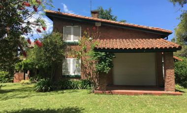 Casa en venta - 4 Dormitorios 3 Baños - Ranelagh